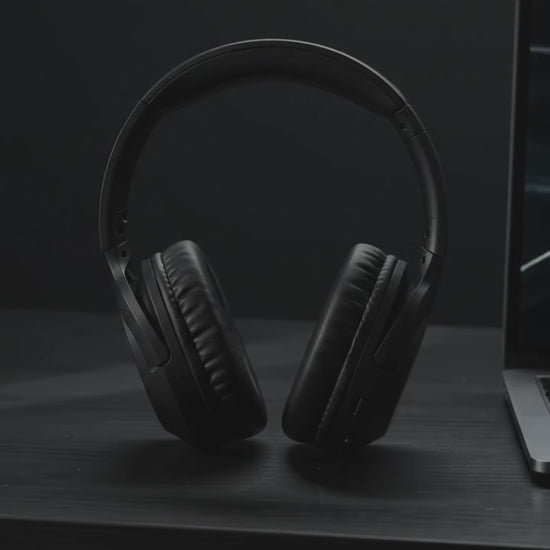 Ασύρματα ακουστικά Black Shark V2 Black σε μαύρο γραφείο δίπλα σε laptop - Aion HiTech